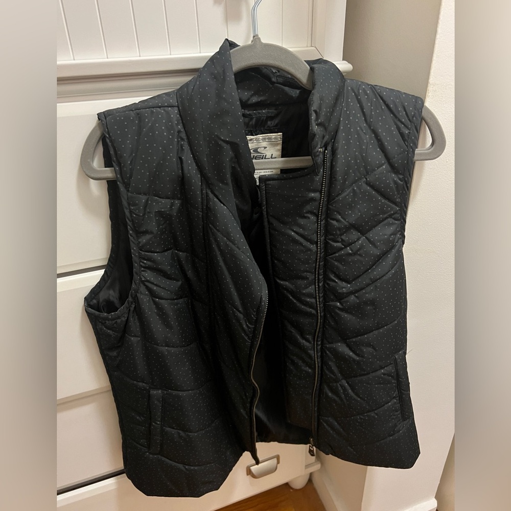 O’neill black vest. Never worn. size L. perfect condition